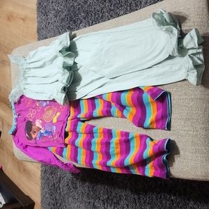 2 Pajams Sets